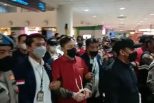 Tiba di Bandara Kualanamu, Apin BK Langsung Digiring ke Mobil Tahanan, Lihat Tuh! - JPNN.com Sumut