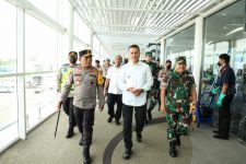 Irjen Panca, Mayjen TNI Daniel dan Musa Rajekshah Pantau Situasi Bandara Kualanamu - JPNN.com Sumut
