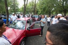 Lihat saat Wagub Sumut Ijeck Mejeng Bersama Anak Muda Penyuka Mobil 90-an  - JPNN.com Sumut