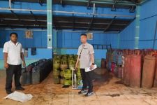 Polisi Gerebek Gudang Pengoplos Ratusan Tabung Gas Elpiji Subsidi di Sumut - JPNN.com Sumut