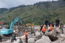 Update Banjir Bandang Humbahas: Tim SAR Perluas Pencarian Korban Menjadi 6 Titik - JPNN.com Sumut