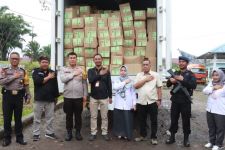 AKBP Ronald Sipayung Cek Gudang Logistik dan Kawal Kedatangan Kertas Suara di KPU Simalungun - JPNN.com Sumut