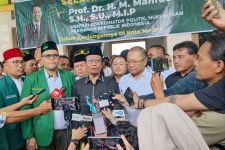 Menko Polhukam Mahfud MD Kunjungi Panti Asuhan Al-Washliyah di Medan, Ajak Parpol Santuni Anak Yatim - JPNN.com Sumut
