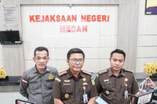 Kejari Medan Tahan Mantan Bendahara RSUP H Adam Malik dalam Kasus Dugaan Korupsi - JPNN.com Sumut