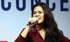 Lihat Nih Aksi Penampilan Si Cantik Raisa