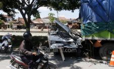 Diduga Akibat Kelelahan, Mobil Pick Up Sosor Truk yang Tengah Terparkir