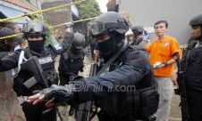 Tim Densus 88 Geledah Rumah Terduga Teroris di Bandung