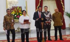 Hari Pertama Kerja, Johan Dampingi Presiden Konpers Restorasi Gambut