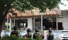 Petugas Gabungan Jaga Ketat Cafe Starbucks Thamrin
