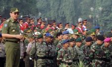 Ahok Pimpin Apel Bersama TNI dan Polri