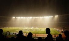 Hujan Deras Mewarnai Pertandingan Mitra Kukar VS Semen Padang