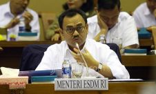 Bersama Komisi VII DPR, Menteri Sudirman Said Bahas Mahakam