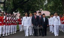 Prosesi Pelantikan Kada Dimulai dengan Jalan Kaki Bersama ke Istana