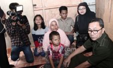 Sisir Kampung-kampung, Zulkifli Hasan Bantu Warga Miskin di Lampung