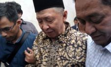 Dipapah Kerabat, Hamzah Haz Jenguk Sang Anak di Rutan