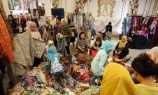 Booth Pameran Indonesia Fashion Week 2016 Diserbu Pengunjung