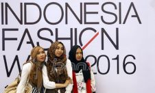 Indonesia Fashion Week 2016 Dibanjiri Ratusan Pengunjung