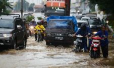 Diguyur Hujan, Sejumlah Jalan di Palembang Tergenang Banjir