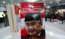 Mantan Ketua MK Jimly Asshiddiqie Luncurkan Buku