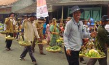 Jelang Musim Tanam, Petani Indramayu Gelar Upacara Sedekah Bumi