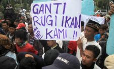 Puluhan Petani Ikan Geruduk Kantor Bupati Bogor