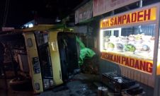 Melintir, Truk Kelap Sawit Hampir Hantam Rumah Makan