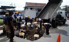 Jalan Wastukencana Bandung Amblas Sedalam 1,5 Meter