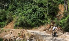 Jalan Jorong Lubuak Gadang Rusak Akibat Longsor