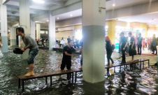 Hujan Deras, Banjir Landa Salah Satu Mall di Tasikmalaya