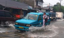 Hujan, Jalan Raya Pemda Cibinong Bogor Banjir