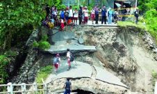 Jembatan Penghubung Jalur Kediri-Tulungagung Ambruk