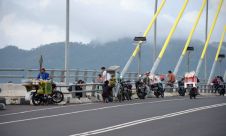 Kehadiran PKL di Jembatan Soekarno Bikin Gemas