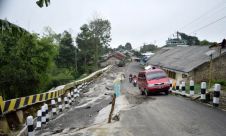 Parah, Ruas Jalan Bumiayu-Sirampog Brebes Amblas