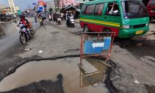 Pasca Banjir, Jalan-jalan di Bandung Berlubang