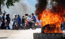 Tolak Eksekusi, Warga Tanjung Keraton Gelar Aksi