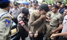 Dua Pasangan Gay di Aceh Dicambuk