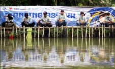 Jurnalis Mancing Indonesia Gelar Panen Raya Budi Daya Ikan dan Santunan Ramadan