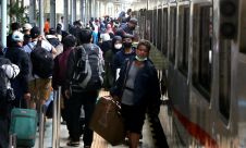 Arus Mudik di Stasiun Pasar Senen