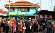 Pencairan Bantuan Langsung Tunai di Koramil 02/Beji Depok