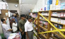 Menko PMK Muhadjir Effendy bersama Wali Kota Bogor Bima Arya Sidak Obat Penurun Panas