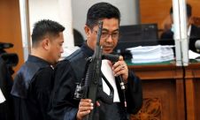 Jaksa Hadirkan Barang Bukti Senjata di Sidang Ferdy Sambo