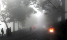 Kawasan Puncak Diselimuti Kabut Tebal