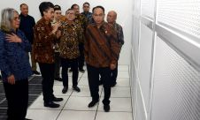 Menkominfo dan Mendag Kunjungi Pusat Data E1 DCI Indonesia
