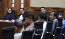 Lagi, Atut Kembali Jalani Sidang Kasus Alkes