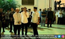 Jokowi Bagi Sembako di Baikot Bogor