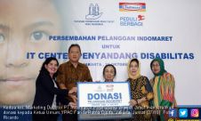 Indomart Serahkan Donasi Ke YPAC