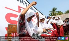 Pertamina Donasi 3.200 Pasang Sepatu untuk Anak Sekolah di Pelosok Banten