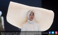 Perancang Busana Itang Yunasz Tampil di Indonesia Fashion Week 2019