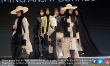 Perancang Busana Rokhmi Fitria Tampil di Indonesia Fashion Week 2019