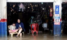 Banjir Lumpuhkan Aktivitas Jual Beli di Kawasan Benhil